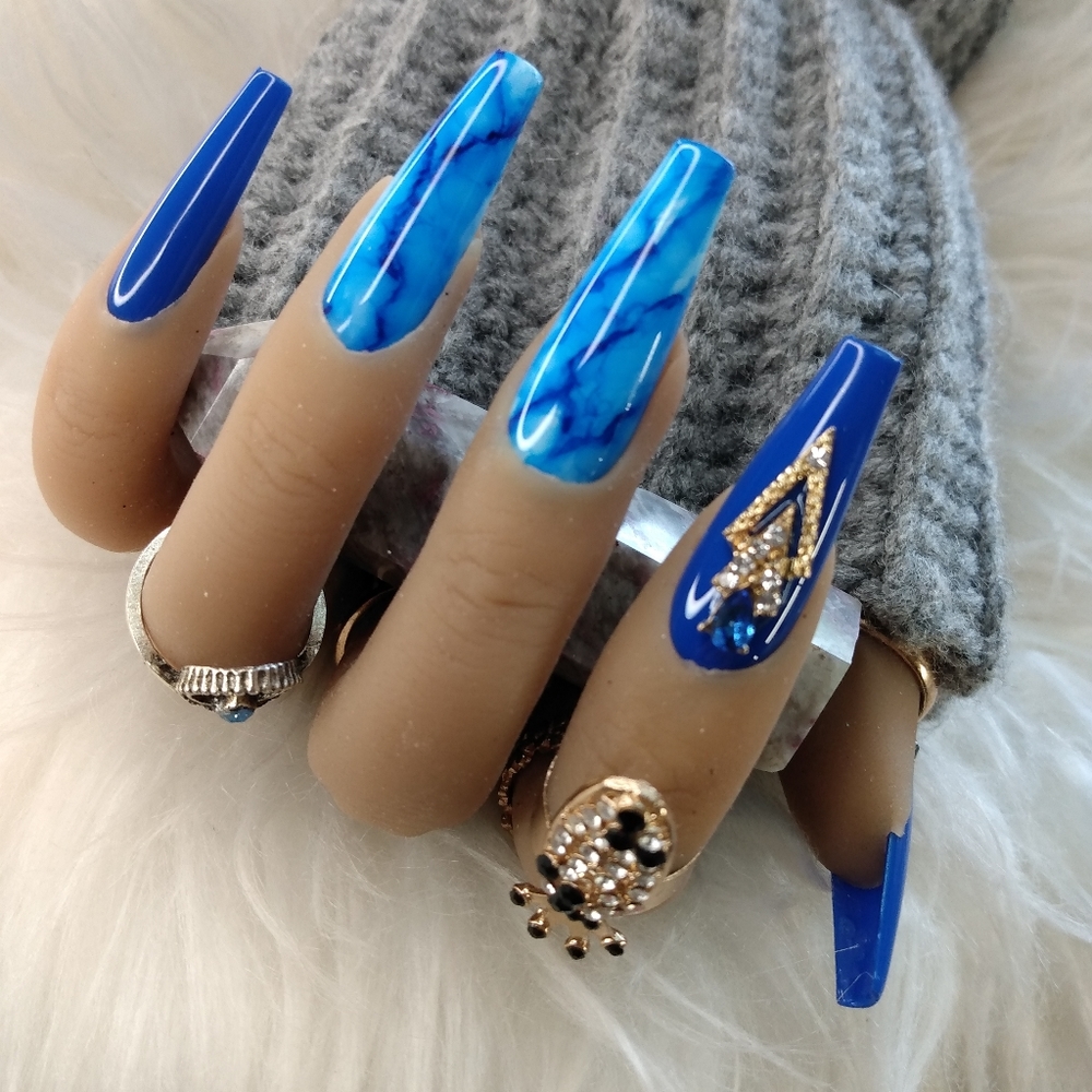 Press on nails (long coffin)
